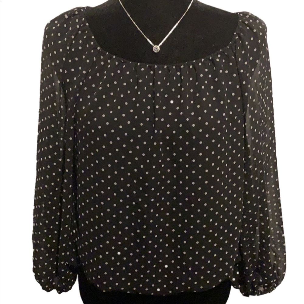💥2 for $20💥Vince Camuto sheer polka dotted top💥